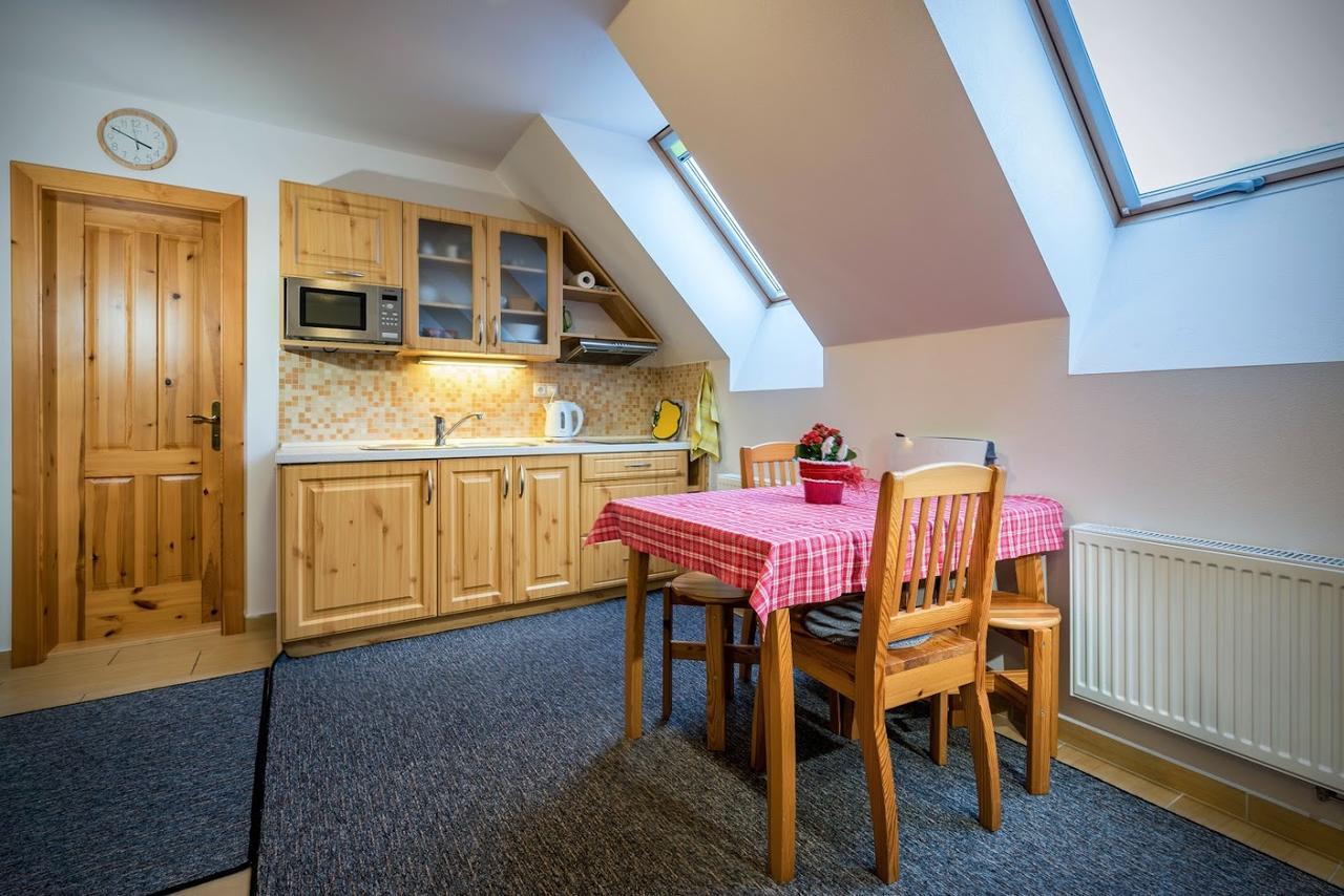 Guest House Privat Pod Lesom Pavčina Lehota Екстериор снимка